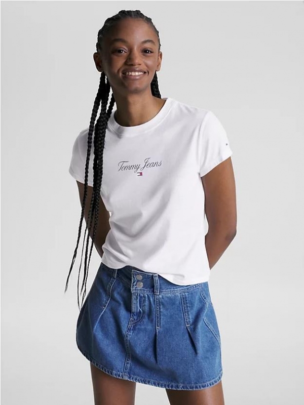 Camiseta TOMMY JEANS...