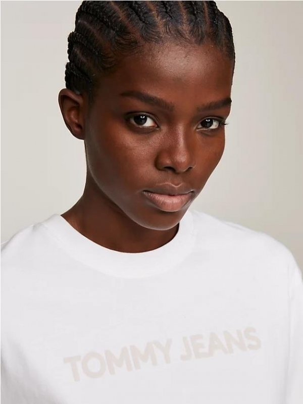 Camiseta TOMMY JEANS DW0DW17363