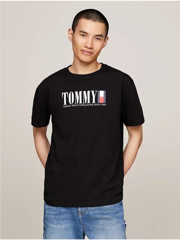 Camiseta TOMMY JEANS...