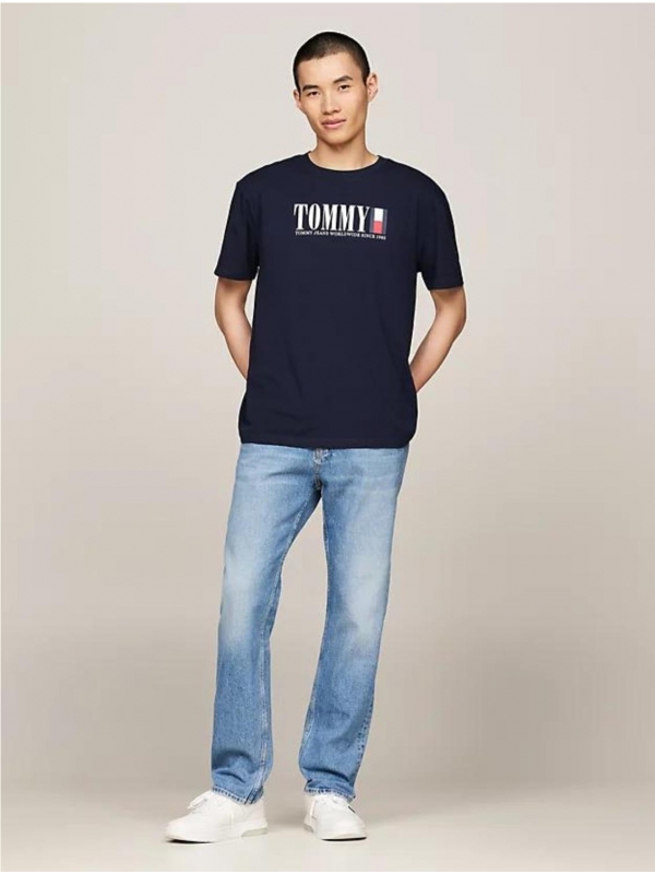 Camiseta TOMMY JEANS DM0DM18533