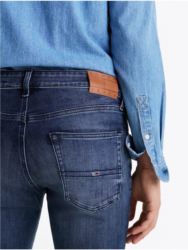 Vaquero TOMMY JEANS DM0DM20550