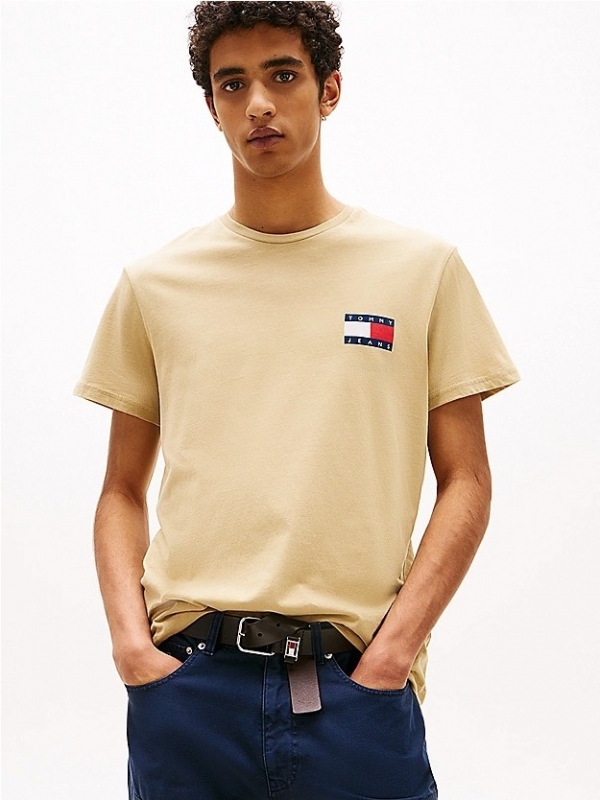 Camiseta TOMMY JEANS...