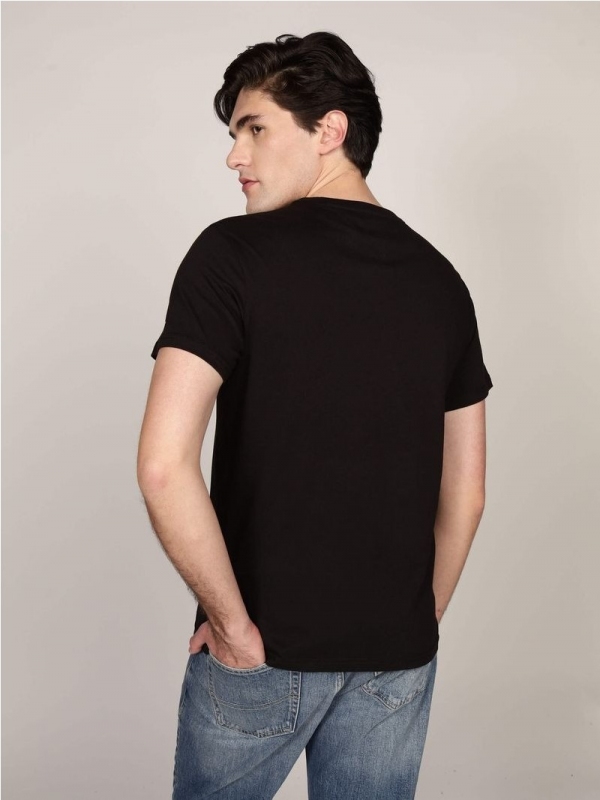Camiseta TOMMY JEANS DM0DM20779 Camiseta TOMMY JEANS DM0DM20779