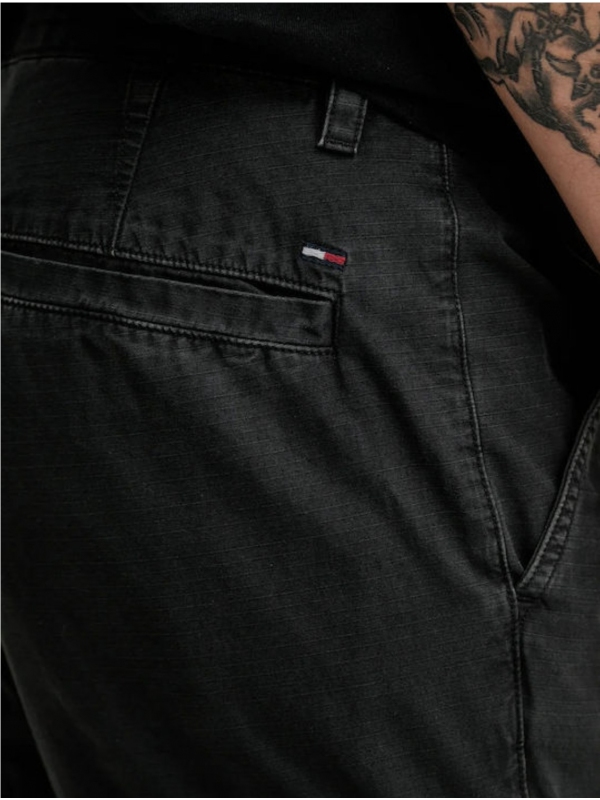 Pantalón TOMMY JEANS DM0DM21791 Pantalón TOMMY JEANS DM0DM21791