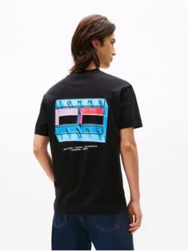 Camiseta TOMMY JEANS DM0DM21980