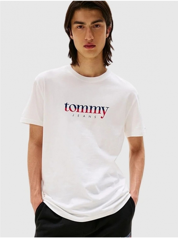 Camiseta TOMMY JEANS...