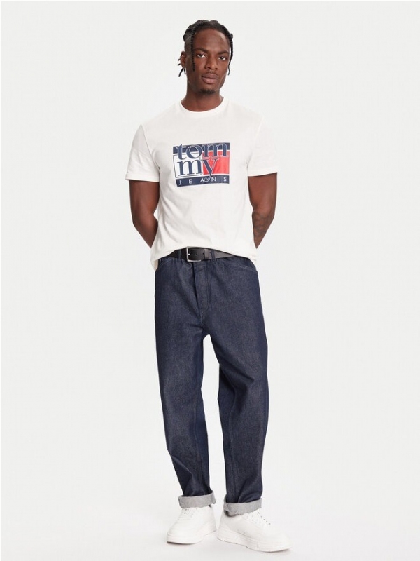 Camiseta TOMMY JEANS DM0DM21977