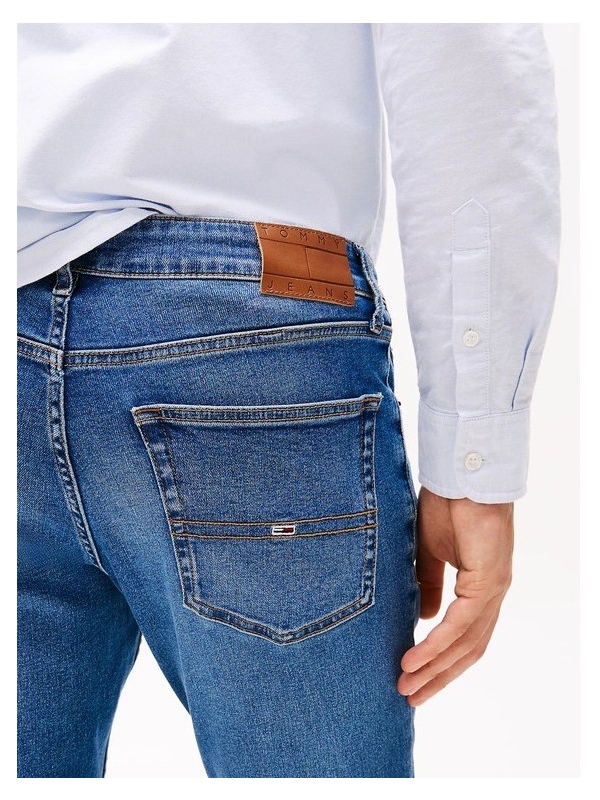 Vaquero TOMMY JEANS DM0DM21378