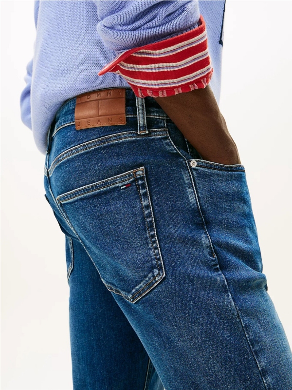 Vaqueros TOMMY JEANS DM0DM22586