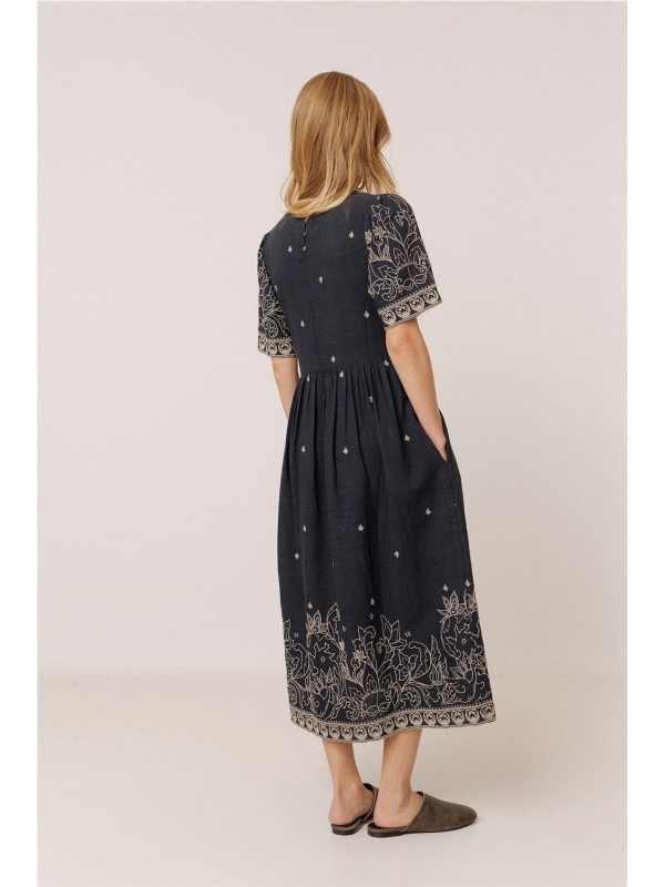 Vestido INDI & COLD VV26BK170