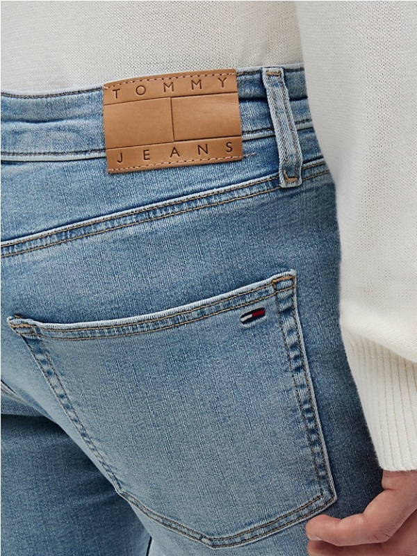 Vaquero TOMMY JEANS DM0DM20985