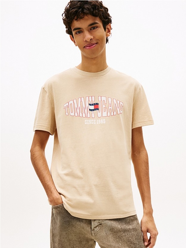 Camiseta TOMMY JEANS...