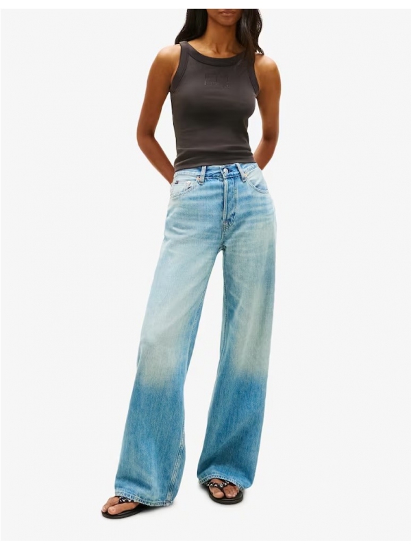 Camiseta TOMMY JEANS...