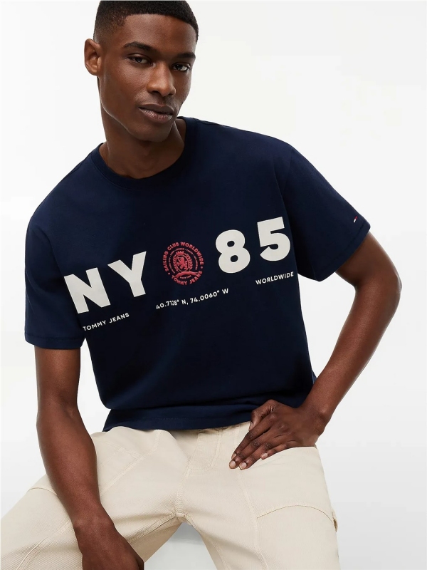 Camiseta TOMMY JEANS DM0DM23186