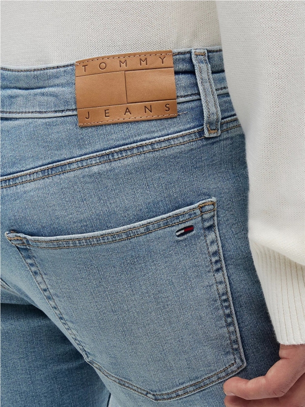 Vaquero TOMMY JEANS DM0DM20985