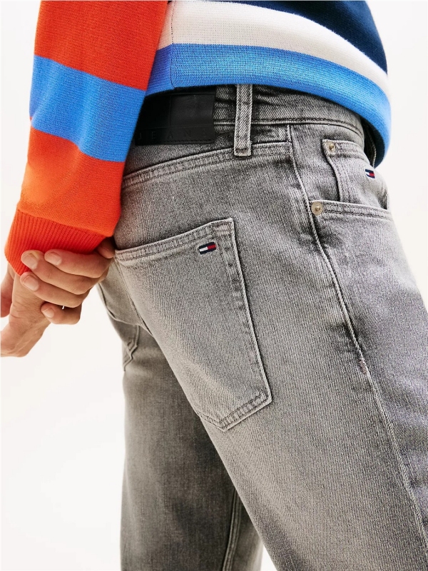Vaquero TOMMY JEANS DM0DM23346