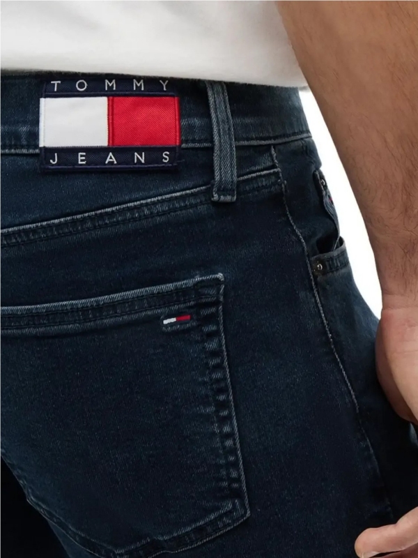 Vaquero TOMMY JEANS DM0DM21213 2