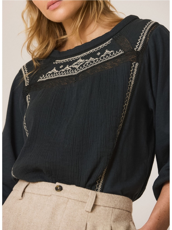 Blusa INDI & COLD VI26BK451
