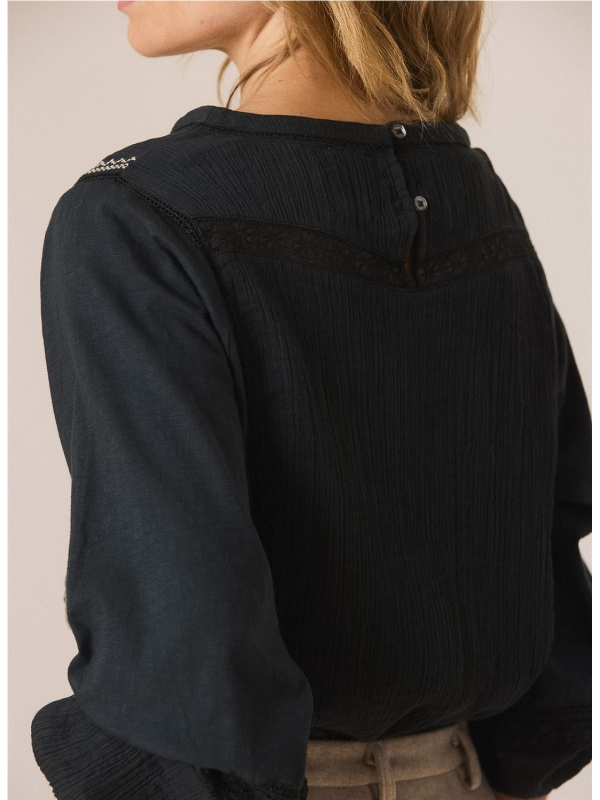 Blusa INDI & COLD VI26BK451