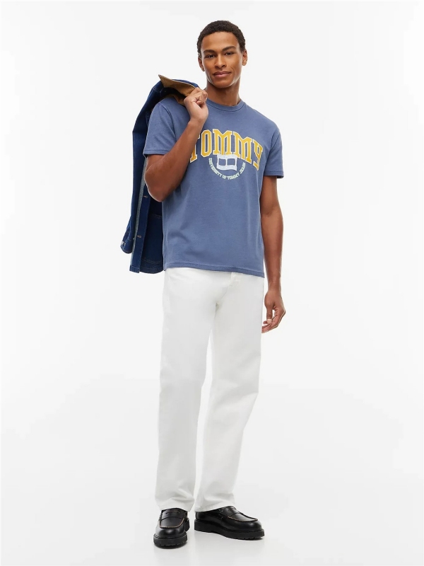Camiseta TOMMY JEANS...