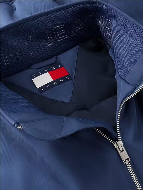 Cazadora TOMMY JEANS DM0DM21936